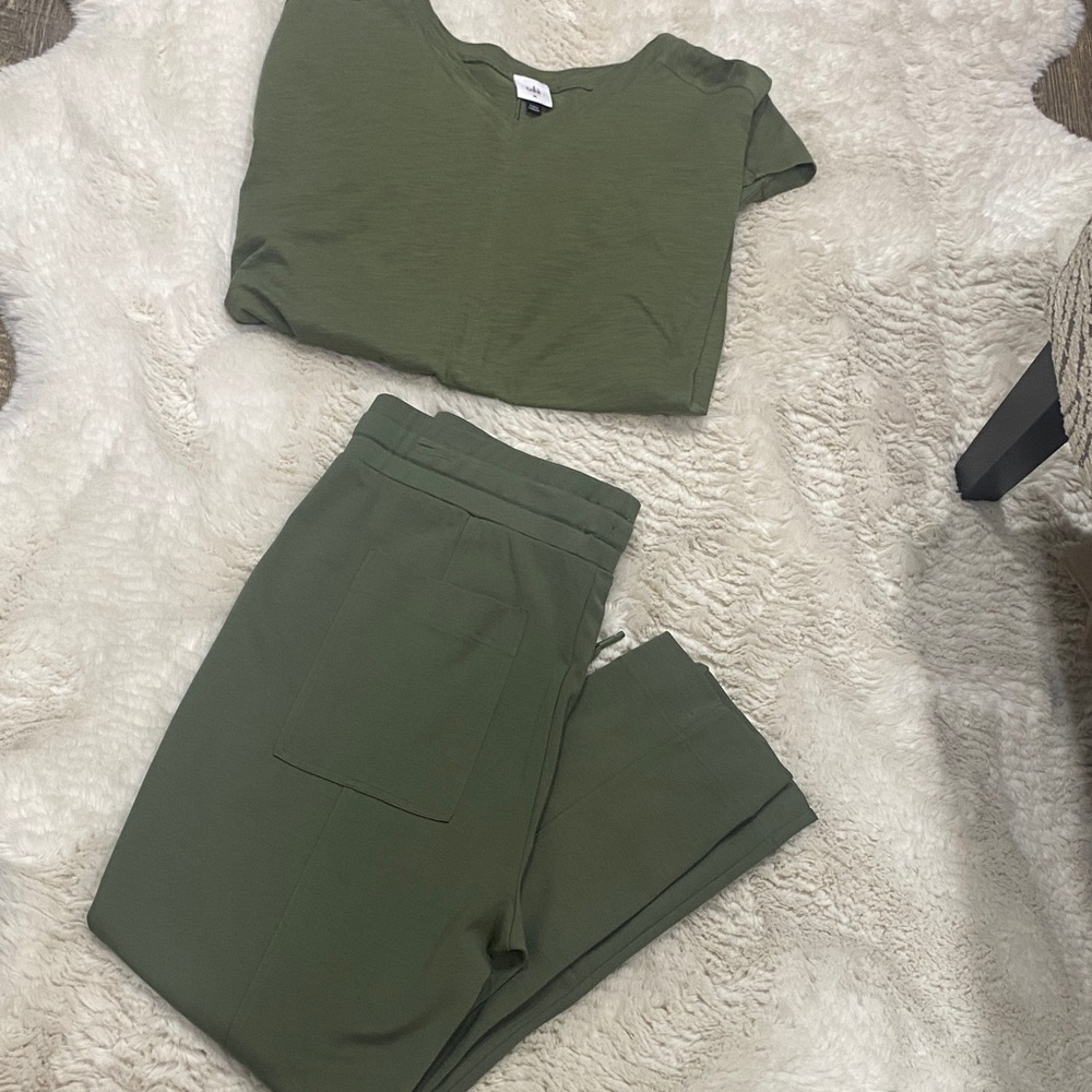 Cabi everyday launder Olive Green pants and trooper tee top bundle